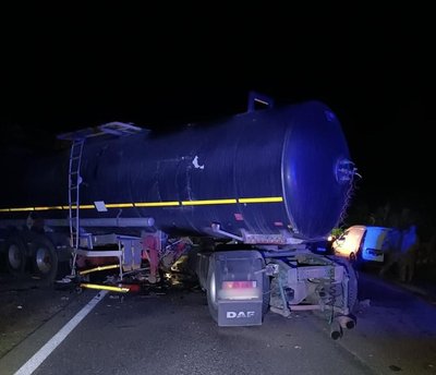 В Одеській області стикнулись дві вантажівки з цистернами, загинув водій