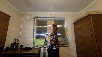 Наталія Істоміна живе у будинку, під який чотири місяці тому впала керована авіабомба Наталія Істоміна живе у будинку, під який чотири місяці тому впала керована авіабомба