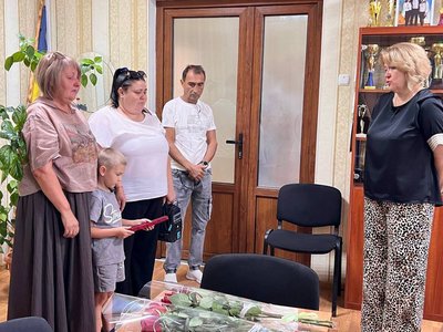 Родині загиблого військового з Одещини Дмитра Колесниченка передали орден «За мужність» Родині загиблого військового з Одещини Дмитра Колесниченка передали орден «За мужність»