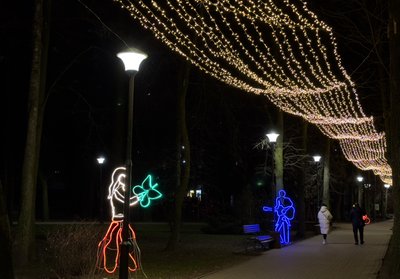 Сквер імені Тараса Шевченка оздобили ілюмінацією Сквер імені Тараса Шевченка оздобили ілюмінацією