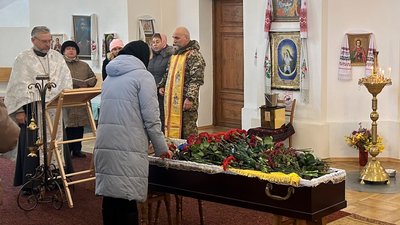 На Чернігівщині попрощалися з чотирма військовими ЗСУ На Чернігівщині попрощалися з чотирма військовими ЗСУ