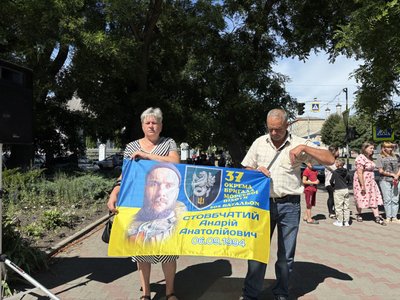 На Вінниччині зустріли звільненого з полону оборонця Сергія Литвенюка На Вінниччині зустріли звільненого з полону оборонця Сергія Литвенюка