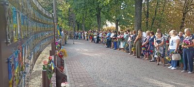 Роковини Іловайської трагедії: у Черкасах молилися та згадували полеглих Героїв Роковини Іловайської трагедії: у Черкасах молилися та згадували полеглих Героїв
