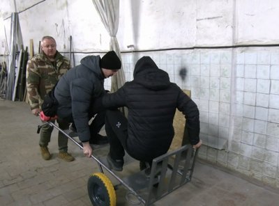 Візок можна використовувати для підвезення вантажів вагою від 150 до 300 кілограмів Візок можна використовувати для підвезення вантажів вагою від 150 до 300 кілограмів