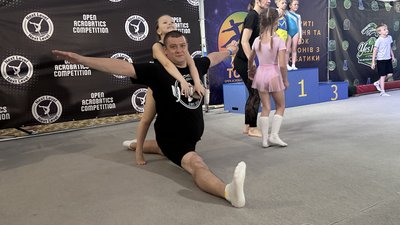 У Миколаєві відбувся турнір з акробатики: змагались не лише діти, а й батьки У Миколаєві відбувся турнір з акробатики: змагались не лише діти, а й батьки