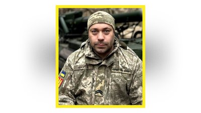 На Чернігівщині попрощалися з бійцями Дмитром Кнорозом, Сергієм Горобцем та Русланом Набільським На Чернігівщині попрощалися з бійцями Дмитром Кнорозом, Сергієм Горобцем та Русланом Набільським