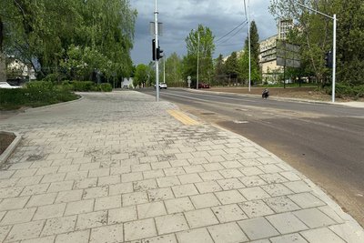 Відремонтований тротуар на вулиці Фастівській зі сторони вулиці Руської у Чернівцях Відремонтований тротуар на вулиці Фастівській зі сторони вулиці Руської у Чернівцях