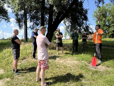 У Сумах організовують сплави на каяках для військових У Сумах організовують сплави на каяках для військових