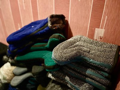 12 пенсіонерок із Волині шиють бурки для бійців 12 пенсіонерок із Волині шиють бурки для бійців