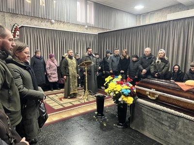"Приїхав захищати Україну з-за кордону": у Хмельницькому попрощалися з полеглим воїном Сергієм Пастухом "Приїхав захищати Україну з-за кордону": у Хмельницькому попрощалися з полеглим воїном Сергієм Пастухом