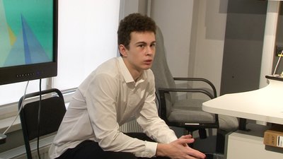 "Навчання, просякнуте небезпекою": черкаський вчитель став героєм документального фільму "Навчання, просякнуте небезпекою": черкаський вчитель став героєм документального фільму