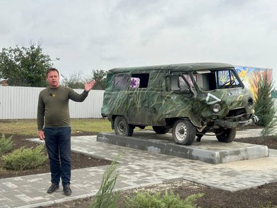 На Одещині відкрили меморіальну стелу пам'яті загиблих захисників