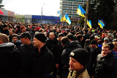 Мітинг біля Палацу спорту у Харкові 22 лютого 2014 року Мітинг біля Палацу спорту у Харкові 22 лютого 2014 року