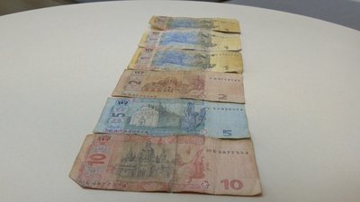 Паперові 1, 2, 5 і 10 гривень вивели з обігу: що робити зі старими купюрами Паперові 1, 2, 5 і 10 гривень вивели з обігу: що робити зі старими купюрами