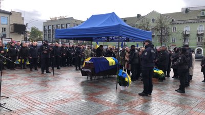 З поліцейським й бійцем Андрієм Мацяхом попрощалися у Рівному З поліцейським й бійцем Андрієм Мацяхом попрощалися у Рівному