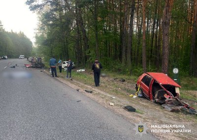 У ДТП на Житомирщині загинули двоє людей, ще двоє — у лікарні У ДТП на Житомирщині загинули двоє людей, ще двоє — у лікарні