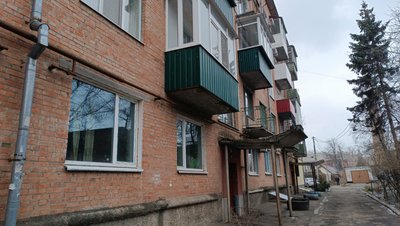 10 градусів: мешканці п’ятиповерхівки у Полтаві скаржаться на втрати тепла 10 градусів: мешканці п’ятиповерхівки у Полтаві скаржаться на втрати тепла