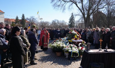 В Ужгороді попрощалися із загиблим військовослужбовцем Олександром Тарнаєм В Ужгороді попрощалися із загиблим військовослужбовцем Олександром Тарнаєм