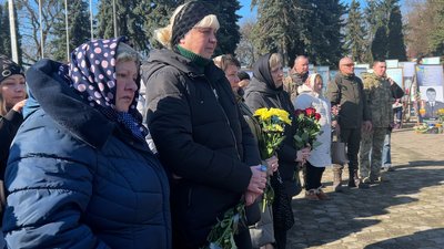 "Був майстром на всі руки": на Рівненщині попрощалися із солдатом Михайлом Климюком "Був майстром на всі руки": на Рівненщині попрощалися із солдатом Михайлом Климюком