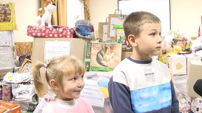 Акція "Різдвяний гостинчик" – житомиряни зібрали різдвяні гостинці для дітей Харківщини Акція "Різдвяний гостинчик" – житомиряни зібрали різдвяні гостинці для дітей Харківщини