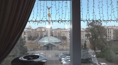 Вид на Майдан Незалежності та укриття на глибині чотирьох поверхів: як виглядає приватизований готель "Україна" Вид на Майдан Незалежності та укриття на глибині чотирьох поверхів: як виглядає приватизований готель "Україна"
