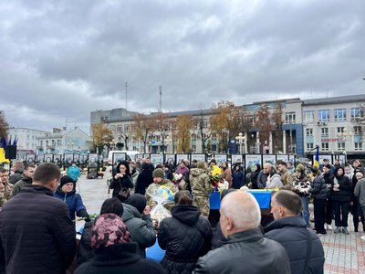 З військовими Максимом Шевченком та Іваном Поліщуком попрощалися у Рівному З військовими Максимом Шевченком та Іваном Поліщуком попрощалися у Рівному