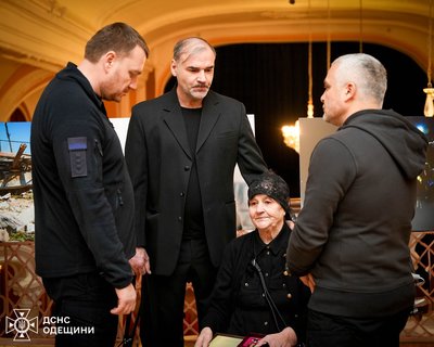 Загиблого через гасіння пожежі в Одесі рятувальника нагородили посмертно Загиблого через гасіння пожежі в Одесі рятувальника нагородили посмертно