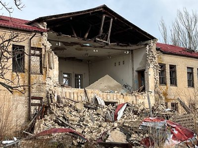 Возить військовим воду на фронт та гасить пожежі після обстрілів. Історія волонтера Віктора Волощука Возить військовим воду на фронт та гасить пожежі після обстрілів. Історія волонтера Віктора Волощука