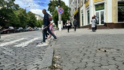 Покладуть тактильну плитку, встановлять пандуси: у Кропивницькому створюють маршрут безбар'єрності Покладуть тактильну плитку, встановлять пандуси: у Кропивницькому створюють маршрут безбар'єрності