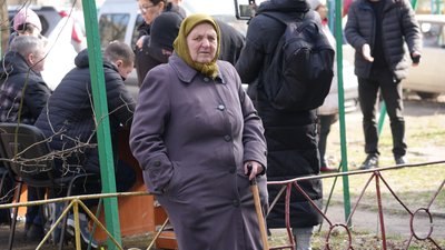 війна хмельницький, обстріл Хмельницького 22 березня, розбір завалів Хмельницький, пенсіонерка