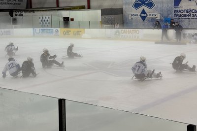 У Києві організували перший в історії України турнір з парахокею У Києві організували перший в історії України турнір з парахокею