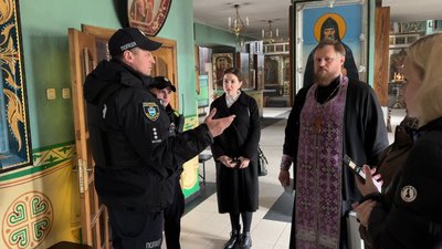 "Погрожували і приїжджали додому": як УПЦ впливає на перехід парафій до ПЦУ на Полтавщині "Погрожували і приїжджали додому": як УПЦ впливає на перехід парафій до ПЦУ на Полтавщині