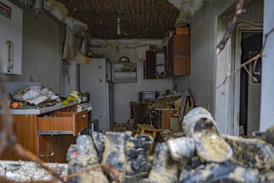 У Дніпрі подружжя викладачів втратило домівку після масованої атаки дронами РФ У Дніпрі подружжя викладачів втратило домівку після масованої атаки дронами РФ
