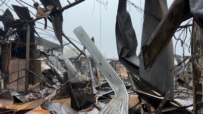Наслідки удару РФ по ринку в Краматорську Донецька область 2 грудня 2025 рік Наслідки удару РФ по ринку в Краматорську Донецька область 2 грудня 2025 рік