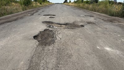 «Швидка не може доїхати»: жителі громади на Вінниччині скаржаться на стан дороги «Швидка не може доїхати»: жителі громади на Вінниччині скаржаться на стан дороги