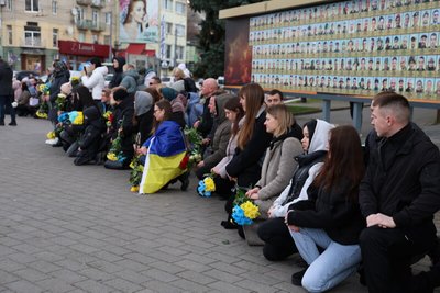 У Луцьку попрощалися з загиблим на Луганщині 31-річним військовим Артемом Павлюком У Луцьку попрощалися з загиблим на Луганщині 31-річним військовим Артемом Павлюком