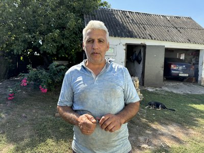 “УАЗ взяв на себе удар і врятував будинок”: життя під обстрілами у Великій Писарівці