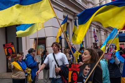 У Лондоні відбулися протести під час виступу Анни Нетребко у Королівській опері У Лондоні відбулися протести під час виступу Анни Нетребко у Королівській опері