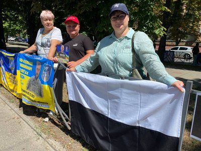 «Поки є надія — надіятимемось»: у Черкасах відбулася акція «Не мовчи — полон вбиває» «Поки є надія — надіятимемось»: у Черкасах відбулася акція «Не мовчи — полон вбиває»