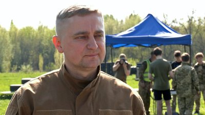 Вишкіл для старшокласників у Луцьку: молодь навчали літати на дронах і шукати вибухівку Вишкіл для старшокласників у Луцьку: молодь навчали літати на дронах і шукати вибухівку