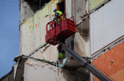 Багатоповерхівка в Одесі, в яку влучив російський дрон Багатоповерхівка в Одесі, в яку влучив російський дрон