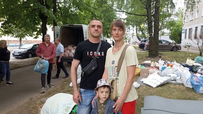 Жителі Житомирщини продовжують збирати гуманітарну допомогу для постраждалої Херсонщини Жителі Житомирщини продовжують збирати гуманітарну допомогу для постраждалої Херсонщини