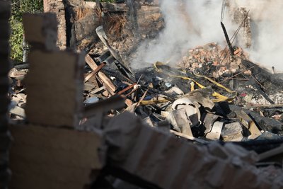 “Мене вибуховою хвилею відкинуло в іншу кімнату”: очевидці про наслідки ранкової атаки дронами у Сумах “Мене вибуховою хвилею відкинуло в іншу кімнату”: очевидці про наслідки ранкової атаки дронами у Сумах