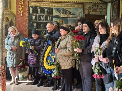 У Сумах попрощалися з капітаном Олегом Шаповалом У Сумах попрощалися з капітаном Олегом Шаповалом