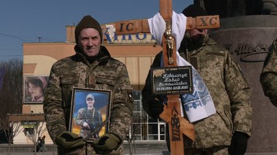 З військовими Олександром Дубичем та Павлом Ковальчуком попрощалися у Рівному З військовими Олександром Дубичем та Павлом Ковальчуком попрощалися у Рівному