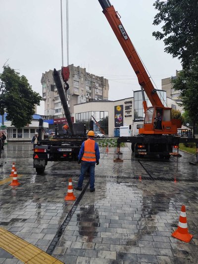 Демонтували опору, яка закривала світлофор у Рівному. Що розповіли у "Міськсвітлі" Демонтували опору, яка закривала світлофор у Рівному. Що розповіли у "Міськсвітлі"