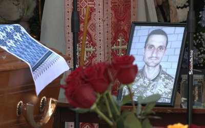 У Черкасах в останню путь провели бійця, який загинув у квітні 2022 року У Черкасах в останню путь провели бійця, який загинув у квітні 2022 року