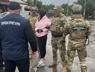 21-річну жінку підозрюють у переправлянні чоловіків за кордон 21-річну жінку підозрюють у переправлянні чоловіків за кордон