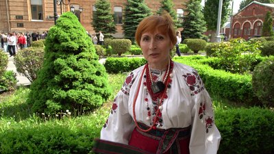 З обрисами карти України: біля кропивницького університету влаштували акцію до Дня вишиванки З обрисами карти України: біля кропивницького університету влаштували акцію до Дня вишиванки