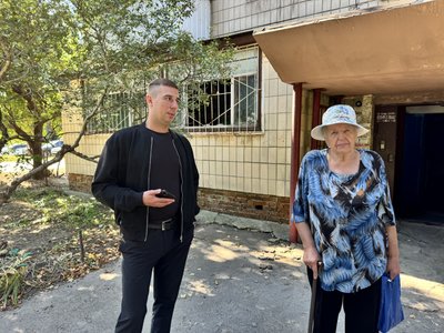 Витік газу, тонни сміття та таргани: у Полтаві розчищали завалену непотребом квартиру Витік газу, тонни сміття та таргани: у Полтаві розчищали завалену непотребом квартиру